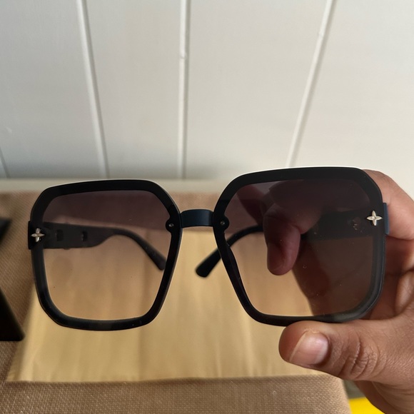 Sunglasses - Picture 2 of 6